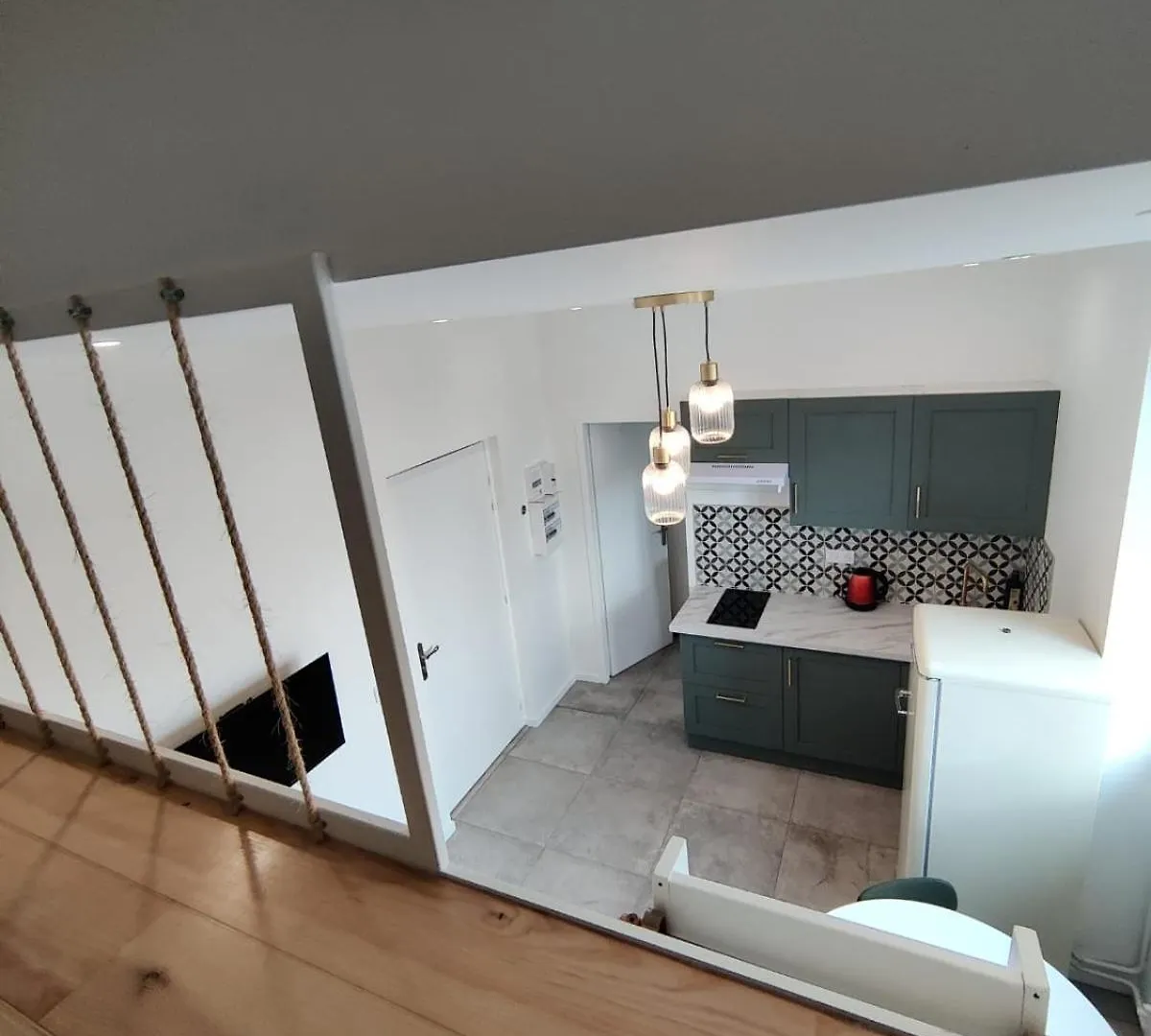 Appartement Loft Chic Avec Mezzanine Contemporaine à Vénissieux 0*,