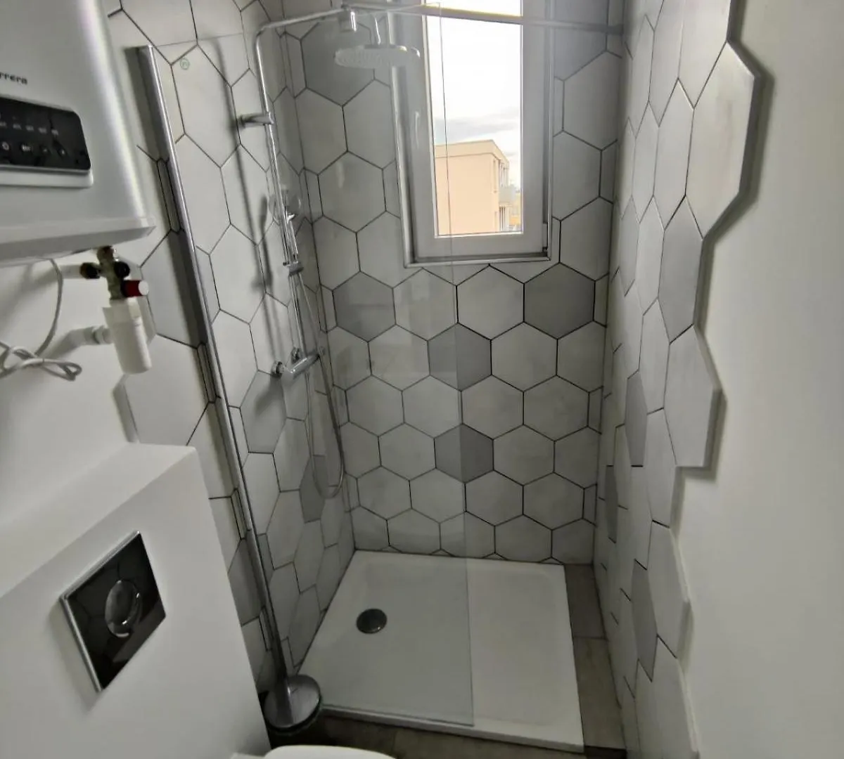 Appartement Loft Chic Avec Mezzanine Contemporaine à Vénissieux